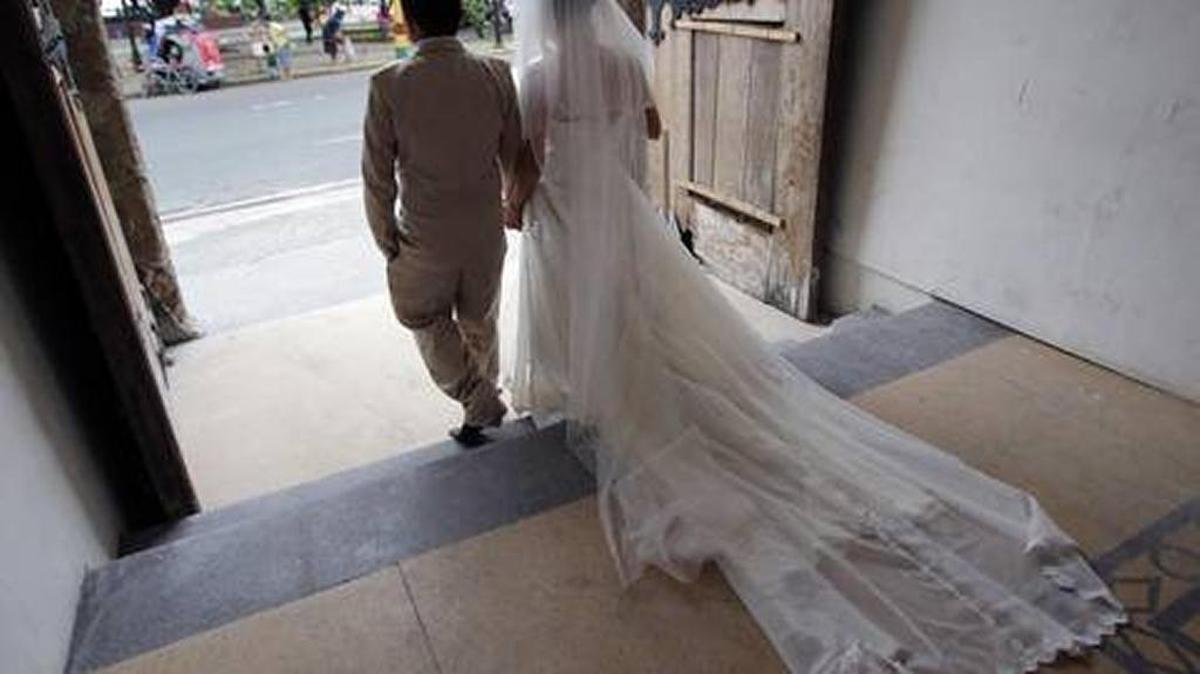Some 40 people have been charged in one of South Florida’s largest marriage fraud rings. The wedding ceremonies were set up to allow undocumented immigrants, many from Russia, to stay in the country. The women, many of them Cuban residents or citizens, were paid about $5,000 for the arrangements.