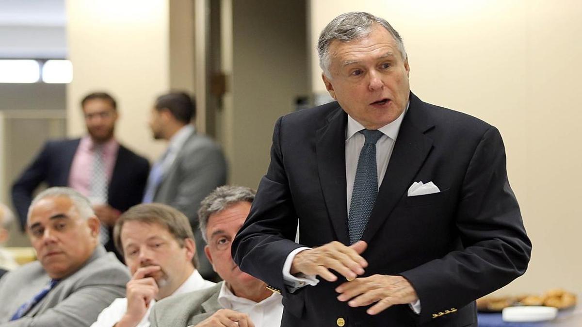 Former Miami Mayor Maurice Ferré meets with cities and colleagues on transit issues in 2015.