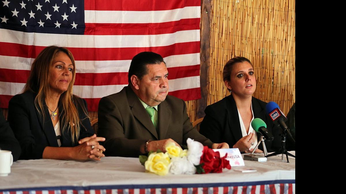 
Immigration rights activists are urging “dreamers” who recently received three-year work permit not to disregard immigration agency demands to return them. At a press conference in Little Havana, they also warned Venezuelan immigrants of potential fraud. Pictured from left to right are: Carmen J. Giménez of USA Refugees and Immigrants; Francisco Portillo of the Francisco Morazán Honduran Organization; and immigration attorney Diana Albite.
