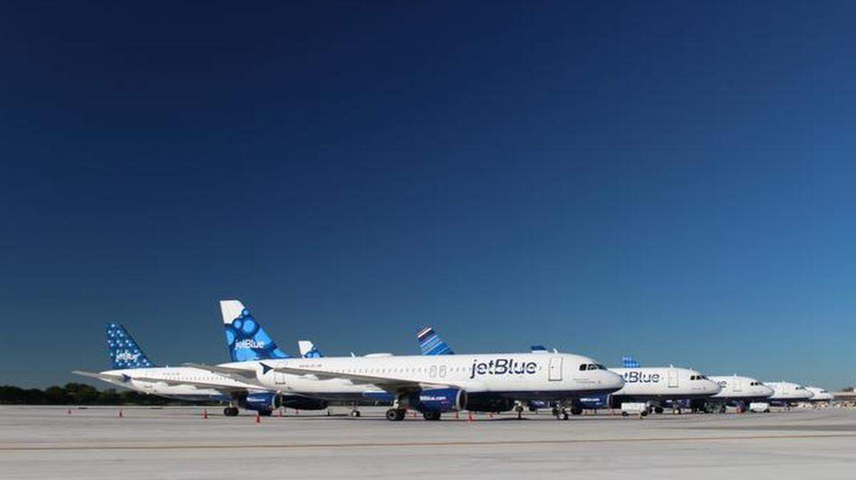 
Many airplanes at Fort Lauderdale-Hollywood International Airport remained grounded on Tuesday morning, Jan. 27, 2015, due to severe weather in the Northeast.
