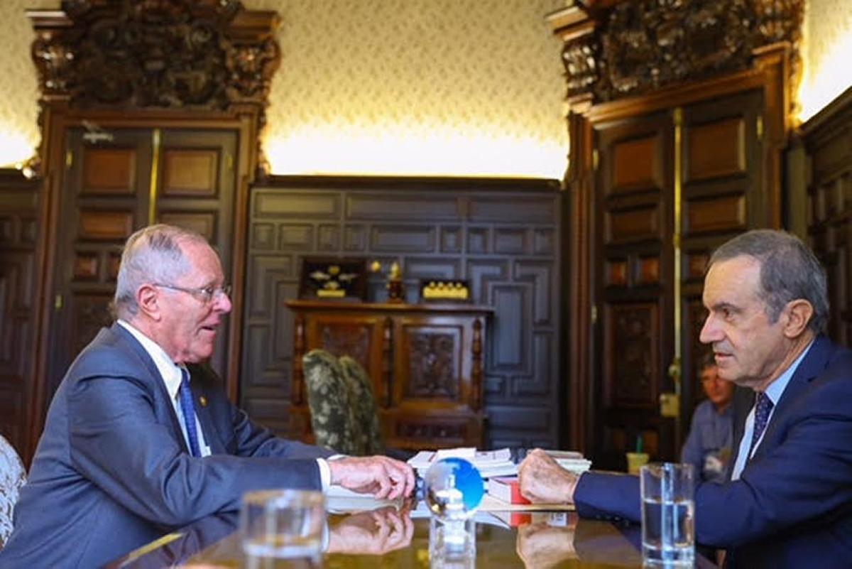 Peru's right-of-center President Pedro Pablo Kuczynski, left, with Miami Herald columnist Andres Oppenheimer.