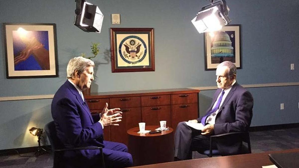 Andres Oppenheimer, right, interviews Secretary of State John Kerry.