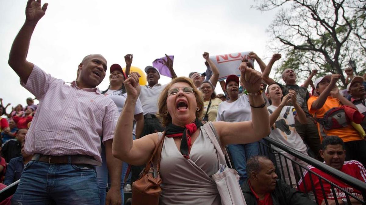 Supporters of President Nicolas Maduro yell out slogans during a demonstration at Miraflores Presidential Palace in Caracas, Venezuela, Thursday, April 7, 2016. Groups allied to Venezuela's socialist administration marched to protest an amnesty law passed by the opposition controlled congress calling for release of those it deems to be political detainees.