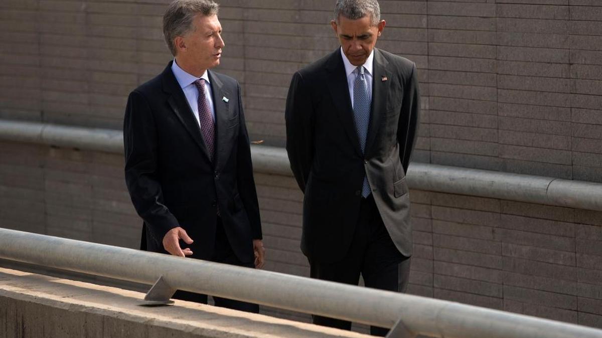 President Barack Obama and Argentine President Mauricio Macri walk during their visit to Parque de la Memoria (Remembrance Park) in Buenos Aires, Argentina, Thursday, March 24, 2016. Obama visited the memorial to victims of the country's murderous US-backed dictatorship who were killed or went missing from 1976-1983.
