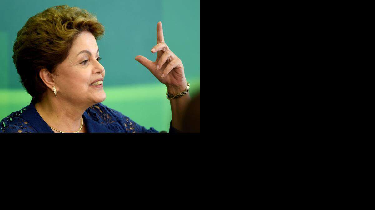 
Brazilian President Dilma Rousseff attends a breakfast with journalists at Planalto Palace in Brasilia, on December 22, 2014. Rousseff spoke about the achievements of her government in 2014 and the corruption scandal in the state oil company Petrobras, which could have an impact on her presidency into 2015. 
