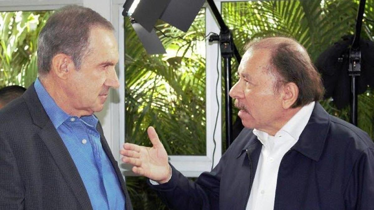 Miami Herald columnist Andres Oppenheimer interviewing Nicaraguan President Daniel Ortega late last month.