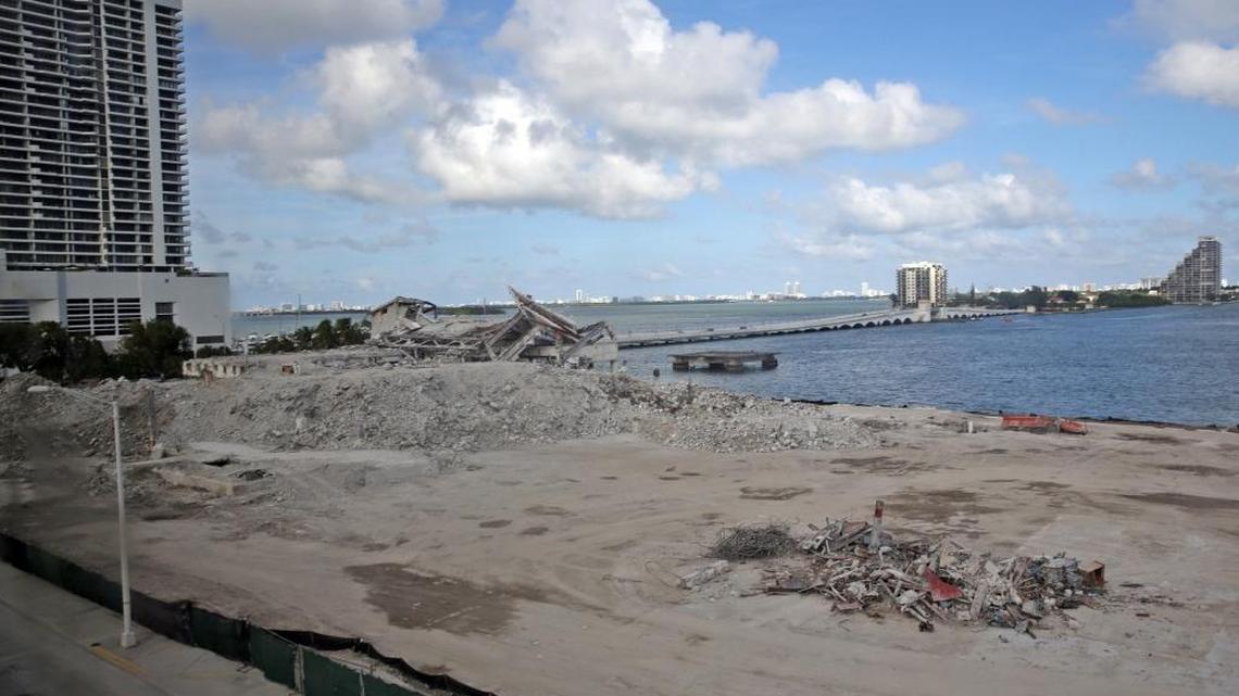 Malaysian resort company Genting would like to build a casino-resort on the old Miami Herald site.