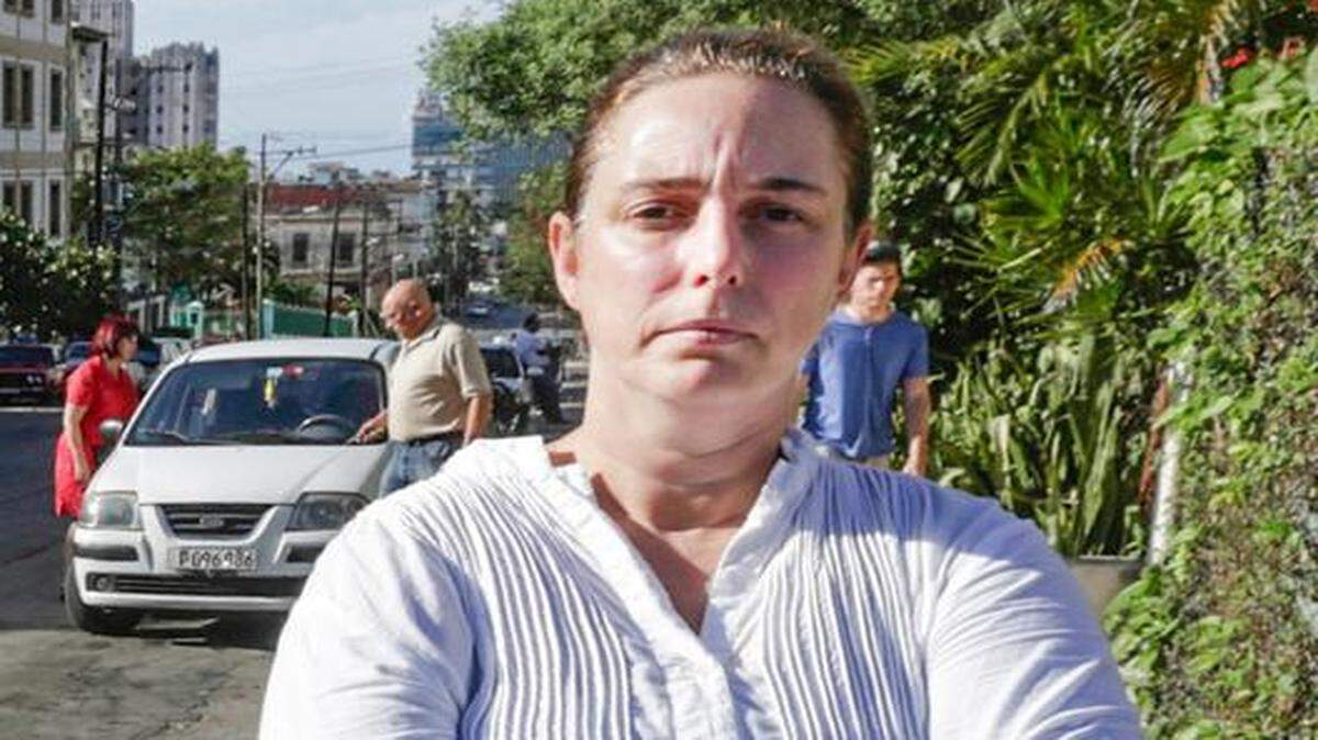 
Cuban performance artist Tania Bruguera poses for a picture in a street of Havana, on December 31, 2014, upon her released from a police station. 
