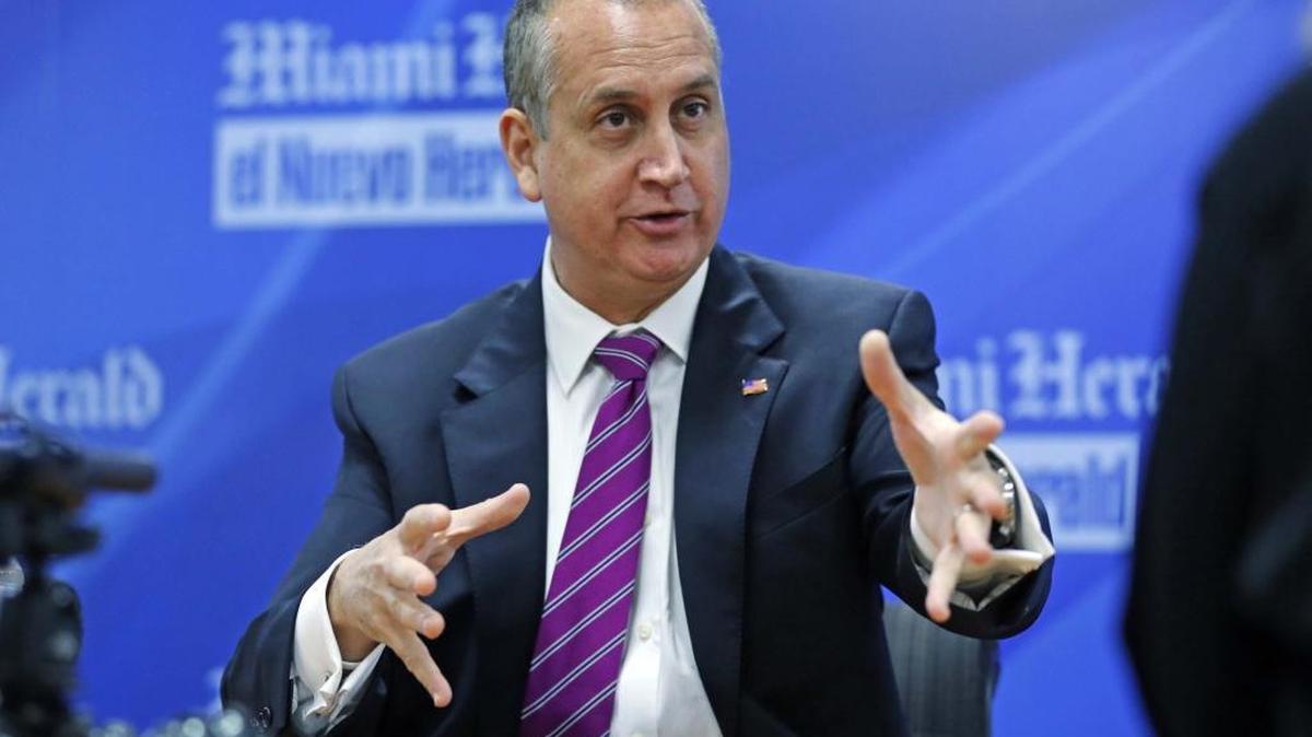 U.S. Rep. Mario Diaz-Balart speaks to the editorial board at the Miami Herald on Oct. 12, 2016.