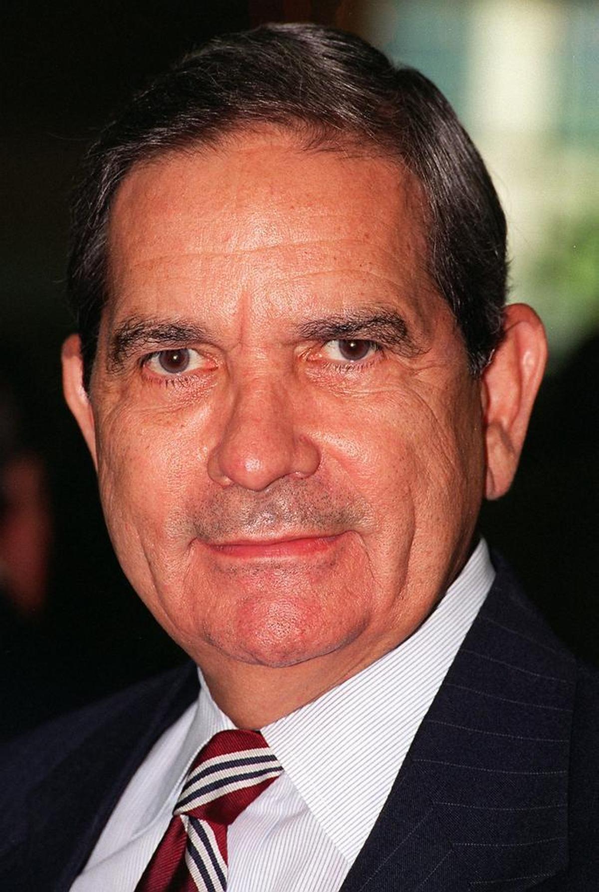 Vice Admiral Diego Hernandez was coordinator of Metro-Miami Marketplace: Destination 2001, appointed in 1994 by Maurice Ferré, then vice chair of the Metro Commission.