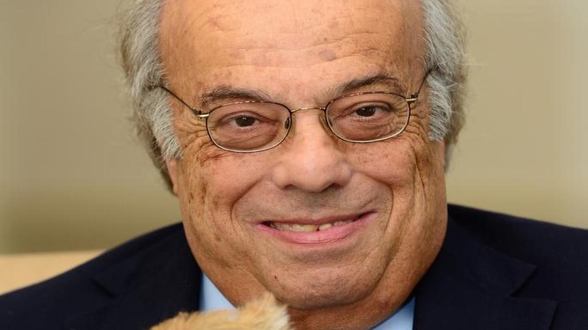 Robert Mann, a University of Miami trustee and longtime philanthropist, died Thursday. He was 70.