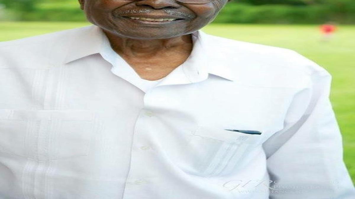 Earl Wells was a Miami-Dade Schools counselor, assistant principal, principal and one of the first black area superintendents in a career that stretched from the 1950s to his first retirement in the late 1970s. He then opened Afro-In Books and Things in Liberty City with his wife and ran that for an additional 15 years.