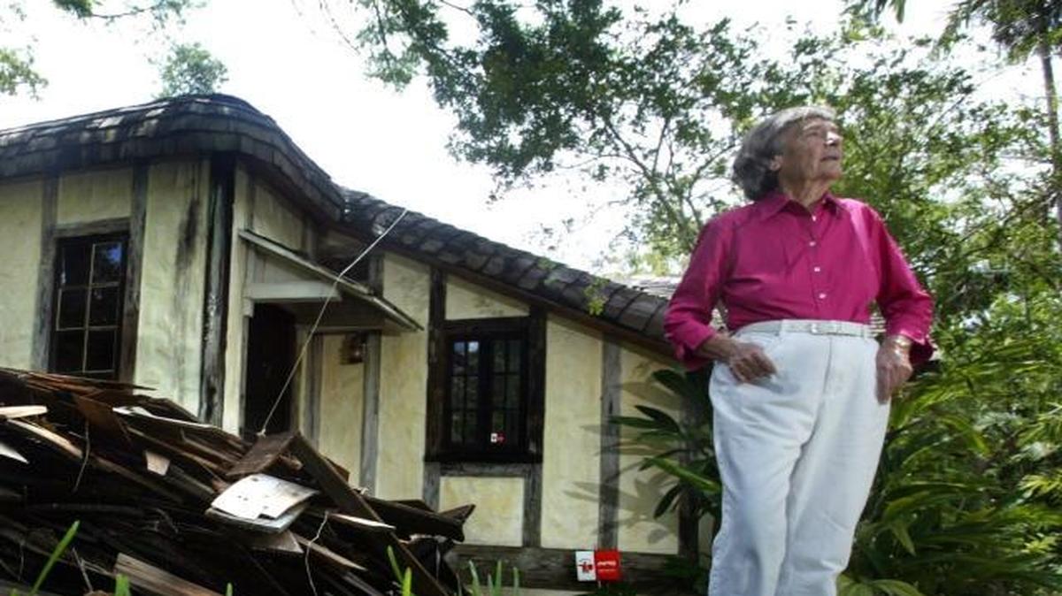 Juanita Greene stands in the front yard of Marjory Stoneman Douglas’s house in Coconut Grove in 2006.