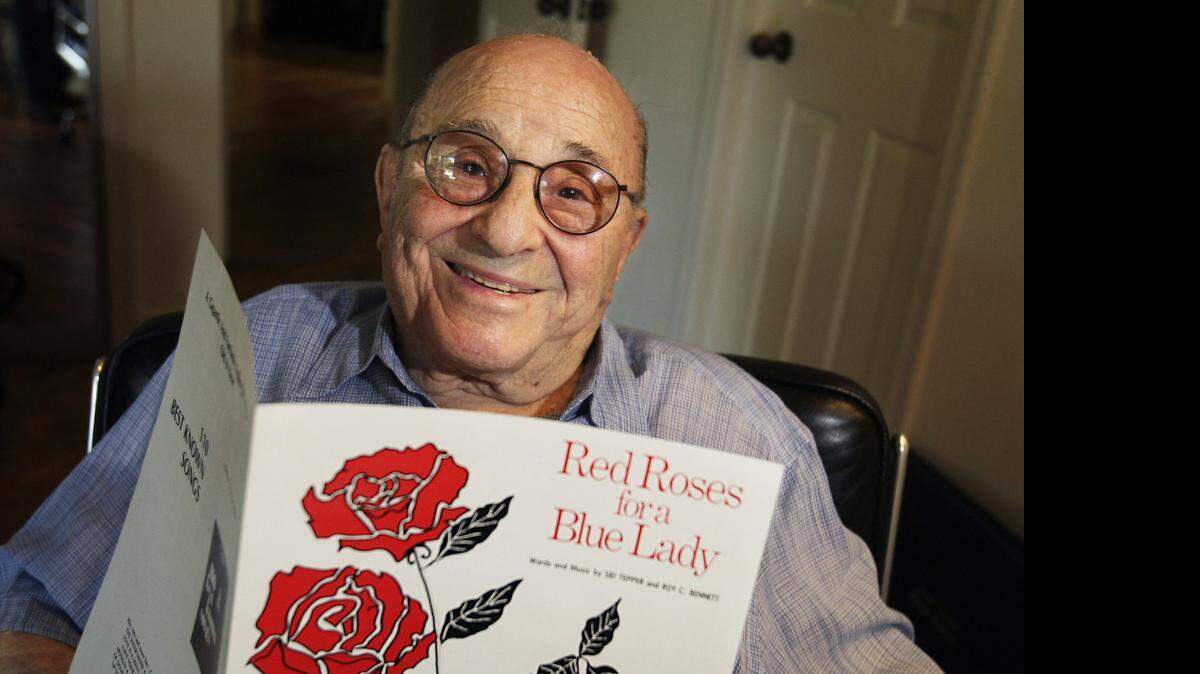 
RED ROSES BLOOM ON THE POP CHART: Sid Tepper, then 90 in 2008 in Surfside, held a copy of his most famous song, ‘Red Roses for a Blue Lady,’ which he co-wrote in 1948.
