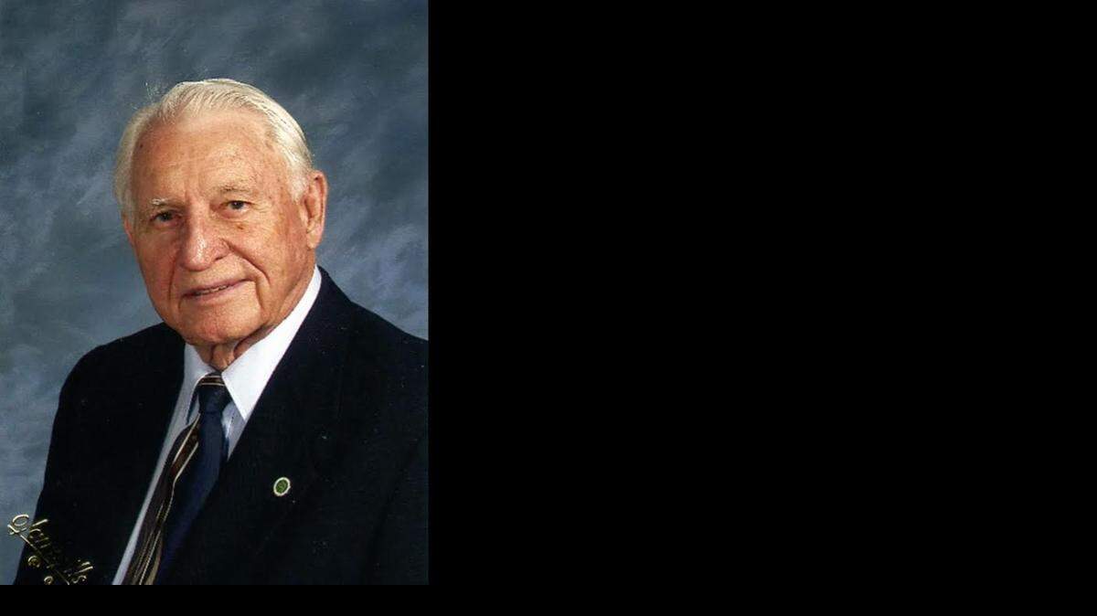 
ICONIC COACH: Charles ‘Chuck’ Fieldson taught social studies and coached varsity basketball at Miami Beach Senior High from 1954 to his retirement in 1987. During those years he received numerous Hall of Fame honors and the school named its gymnasium for him.
