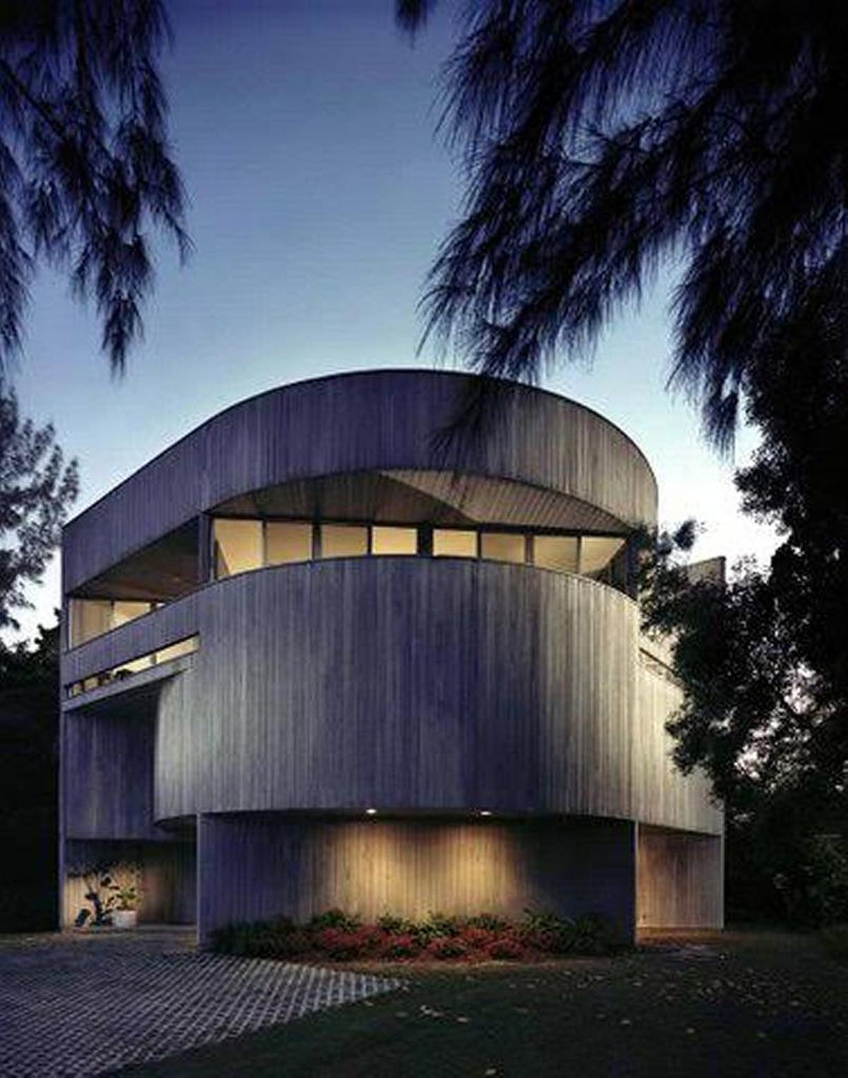 The Alexander home in Coconut Grove was designed by architect Henry Alexander, who lived here with his wife, Karen Alexander. In 1982, the home won an award of excellence from the Florida Association of the American Institute of Architecture.