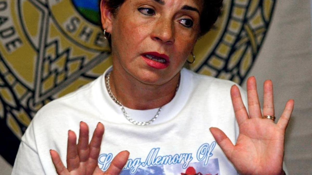 Myriam Benitez, the mother of murder victim Wendy Trapaga, speaking to the media in 2006 as Miami-Dade police detectives searched for the killer. Benitez died of cancer Sunday, three years after the killer, Michel Escoto, was convicted of murder and sentenced to life in prison.