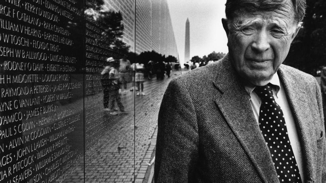 Vincent Scully in 1995 at the Vietnam Veterans Memorial, which was designed by his former student Maya Lin.