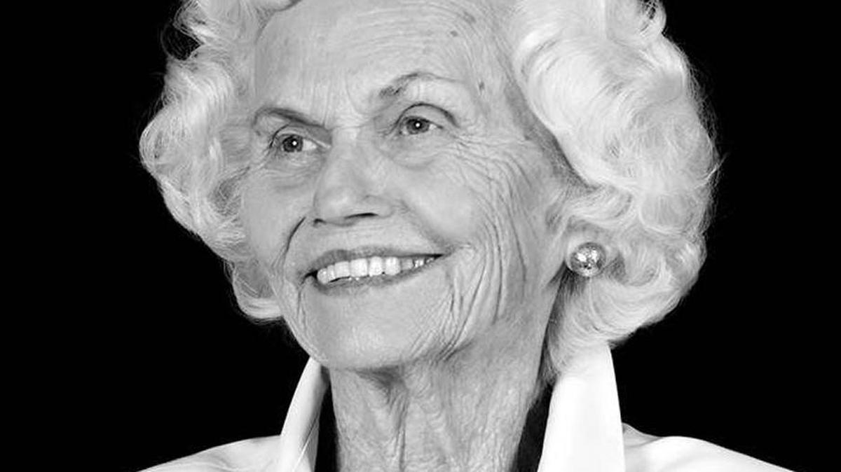 Mary Plumer, a retired journalist, became chairman of the family-owned Richard Plumer Interior Design home furnishing store which designed interiors for yachts, corporate headquarters, banks, law firms, libraries, convention halls, hotels and homes.