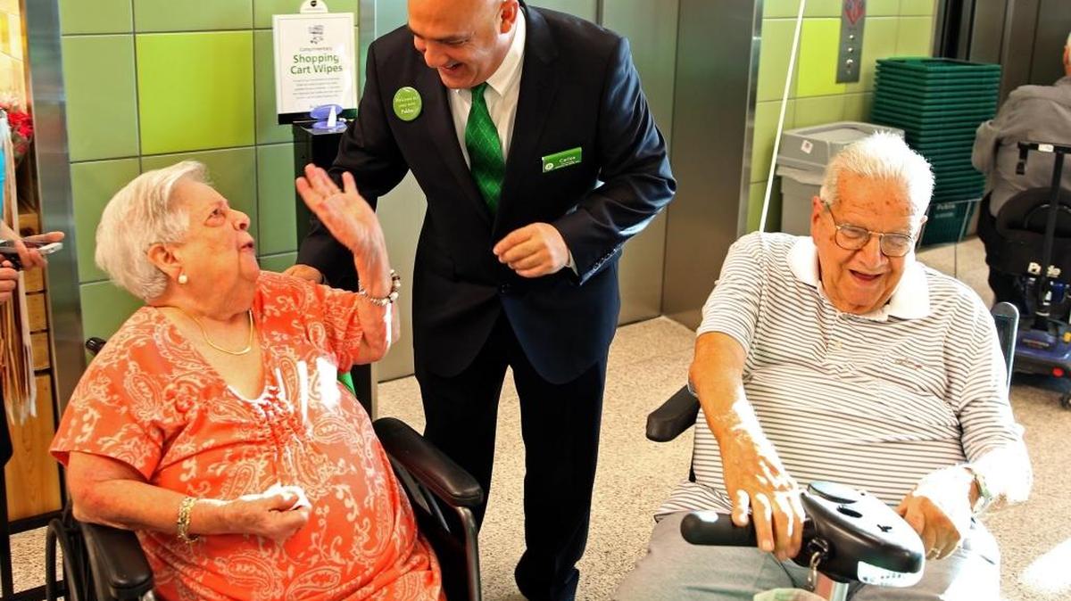 Publix manager Carlos Cruz greeted Aida Catasús and Alfonso Catasús Chicoy, then 90, at the newly remodeled Publix grand re-opening at 9420 SW 56th St., Miami, on April 23, 2015.