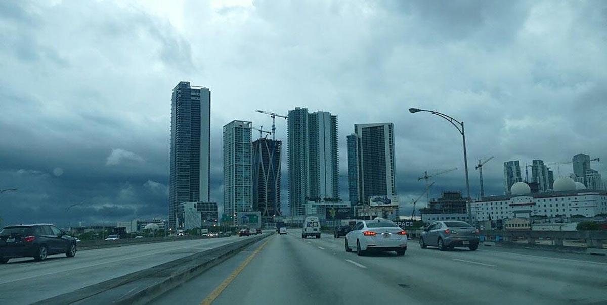 Commuters on Interstate 395 in Miami-Dade brave the dark skies on Tuesday, June 6, 2017. Six to eight inches of rain fell across South Florida early Tuesday, and the heavy rain triggered a flood advisory in parts of Broward County. A flood watch has been issued for Broward, Miami-Dade, Palm Beach, Collier and Hendry counties until 8 p.m. Wednesday.