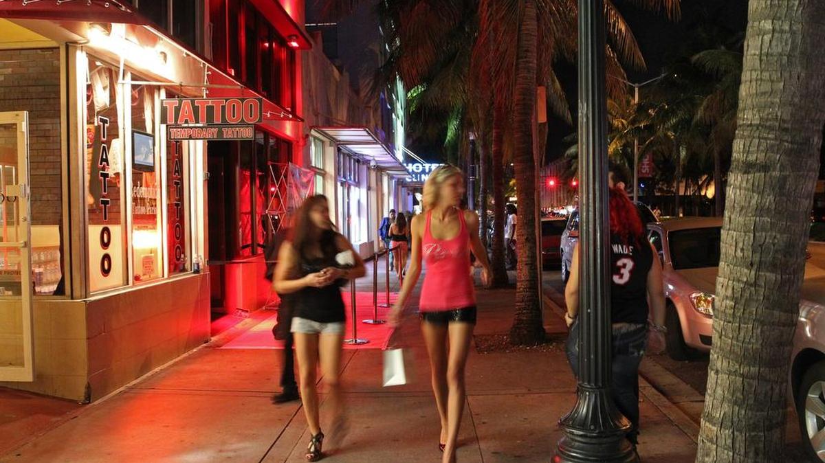 Outside the club scene on Miami Beach in 2012, where girls paid by the owners of Russian-style nightclubs lured men to run up huge credit card bills on extravagantly overpriced Dom Perignon, Beluga caviar and other items. A federal appeals court on Monday overturned the convictions of two former operators.