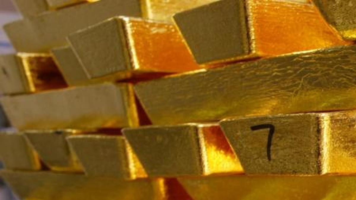 Gold prices hovered around $1,230 per ounce this week.