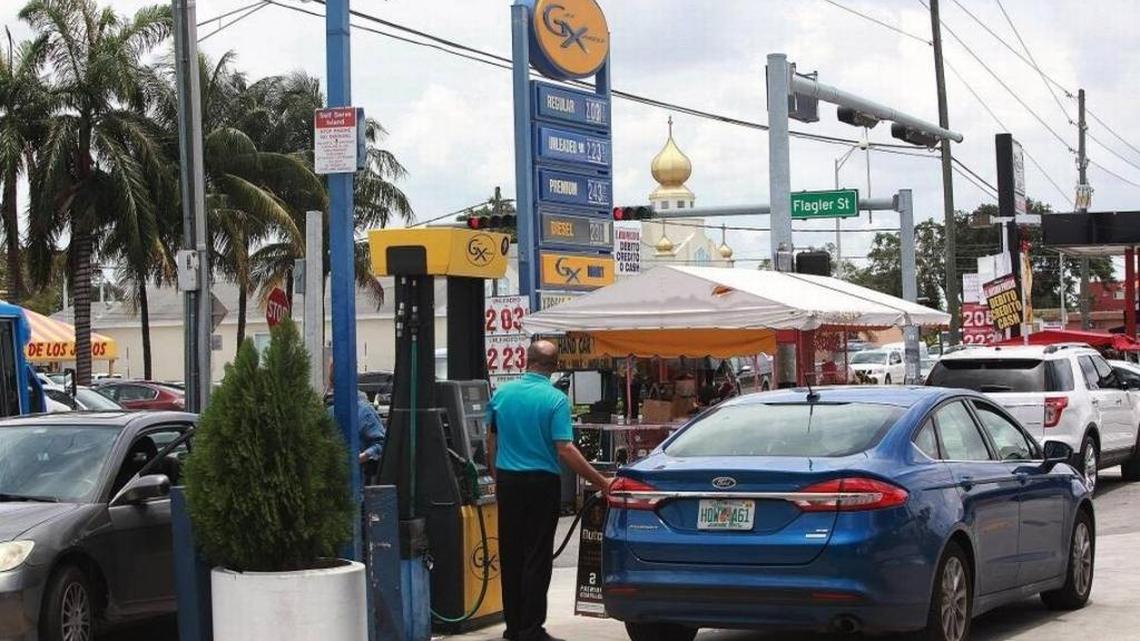 Some good news for a change: The month of December continues to deliver discounts at the pump for Florida drivers. Gas prices have slipped to five-week lows, after declining non-stop for the past month.