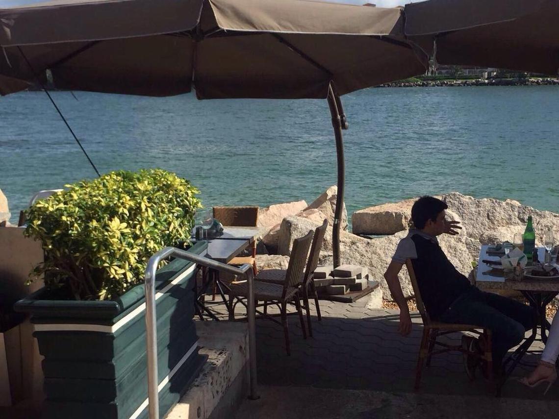 A photo that appears to show former Colombian governor Alejandro Lyons eating lunch at Smith & Wollensky, a Miami Beach restaurant. It caused a stir in his homeland.