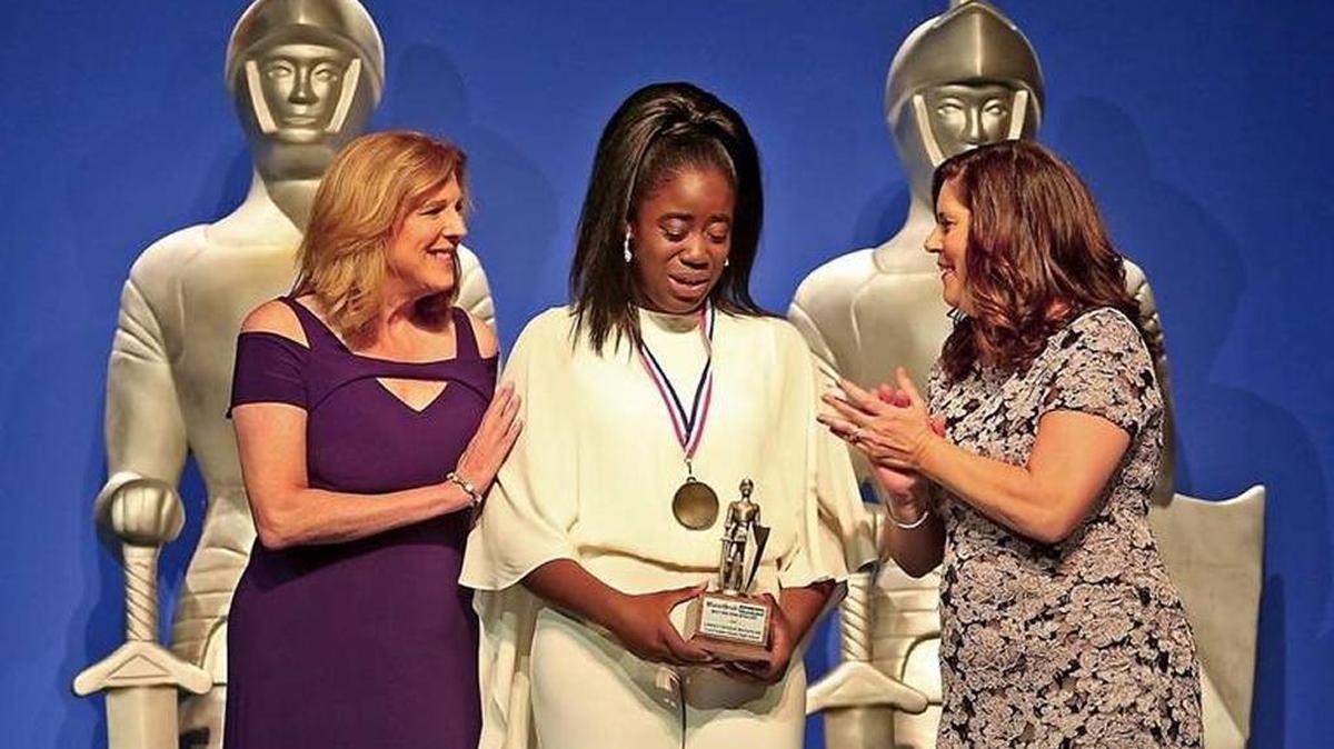 Ashley Nicole Bellinger is presented the 2017 Silver Knight award for Art by former El Nuevo Herald Executive Editor Myriam Marquez and Miami Herald Executive Editor Aminda Marqués Gonzalez during the 59th annual Silver Knights awards ceremony at the James L. Knight Center in downtown Miami on Wednesday, May 17, 2017. PATRICK FARRELL pfarrell@miamiherald.com