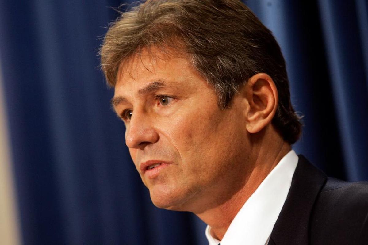Chris Swecker, who briefly held the FBI’s No. 3 job on an acting basis before retiring in 2006, is shown discussing an independent review of practices at the North Carolina State Bureau of Investigation Laboratory in 2010.