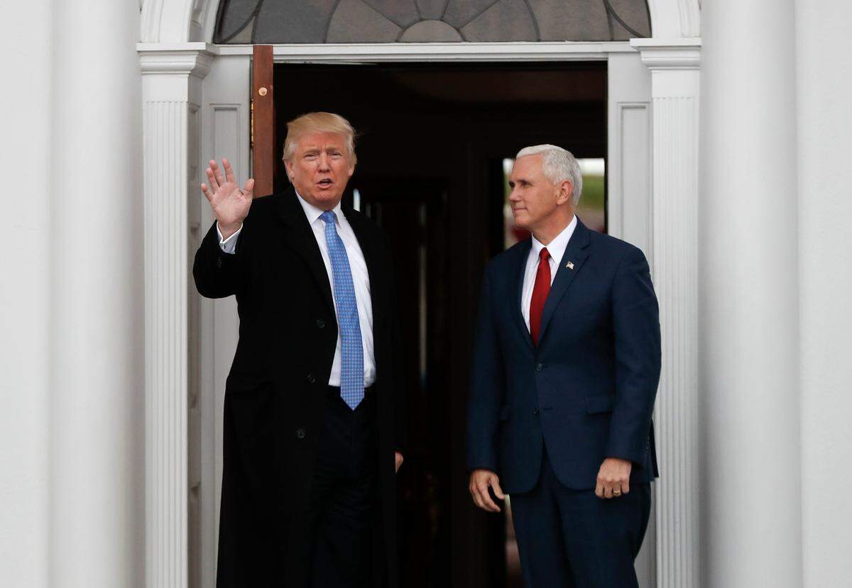 En una nueva encuesta, republicanos e independientes de derecha señalan a Ron DeSantis como su principal opción para ser el compañero de fórmula de Donald Trump. (AP Photo/Carolyn Kaster)