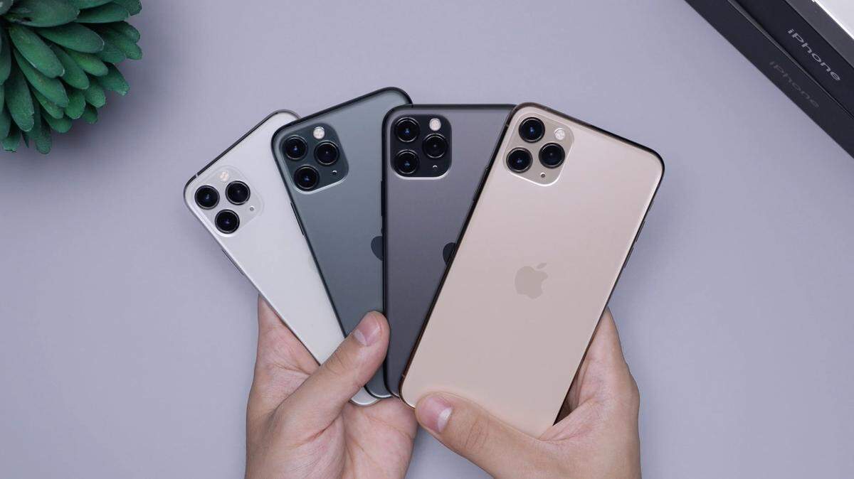 Two men have been found guilty in a scheme involving more than 5,000 fake iPhones.