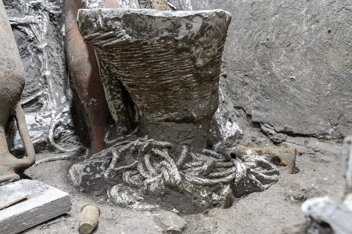Plaster casts of a basket and rope