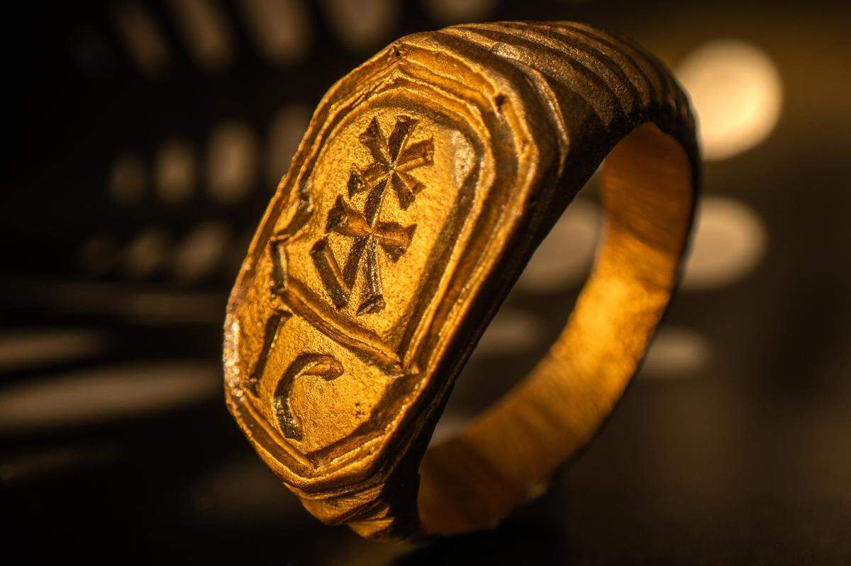 The ring dates to the 15th or 16th century, making it at least 400 years old.