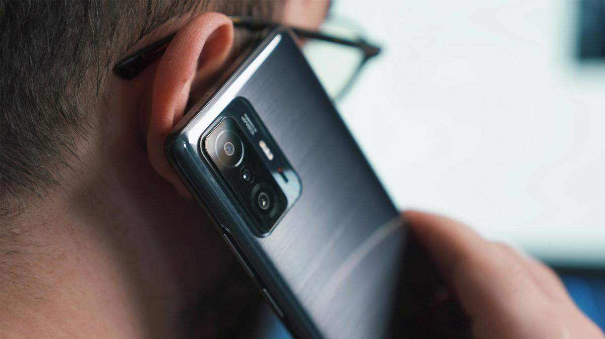 A man received a phone call from a scammer impersonating a cop. The cop was asking for money.