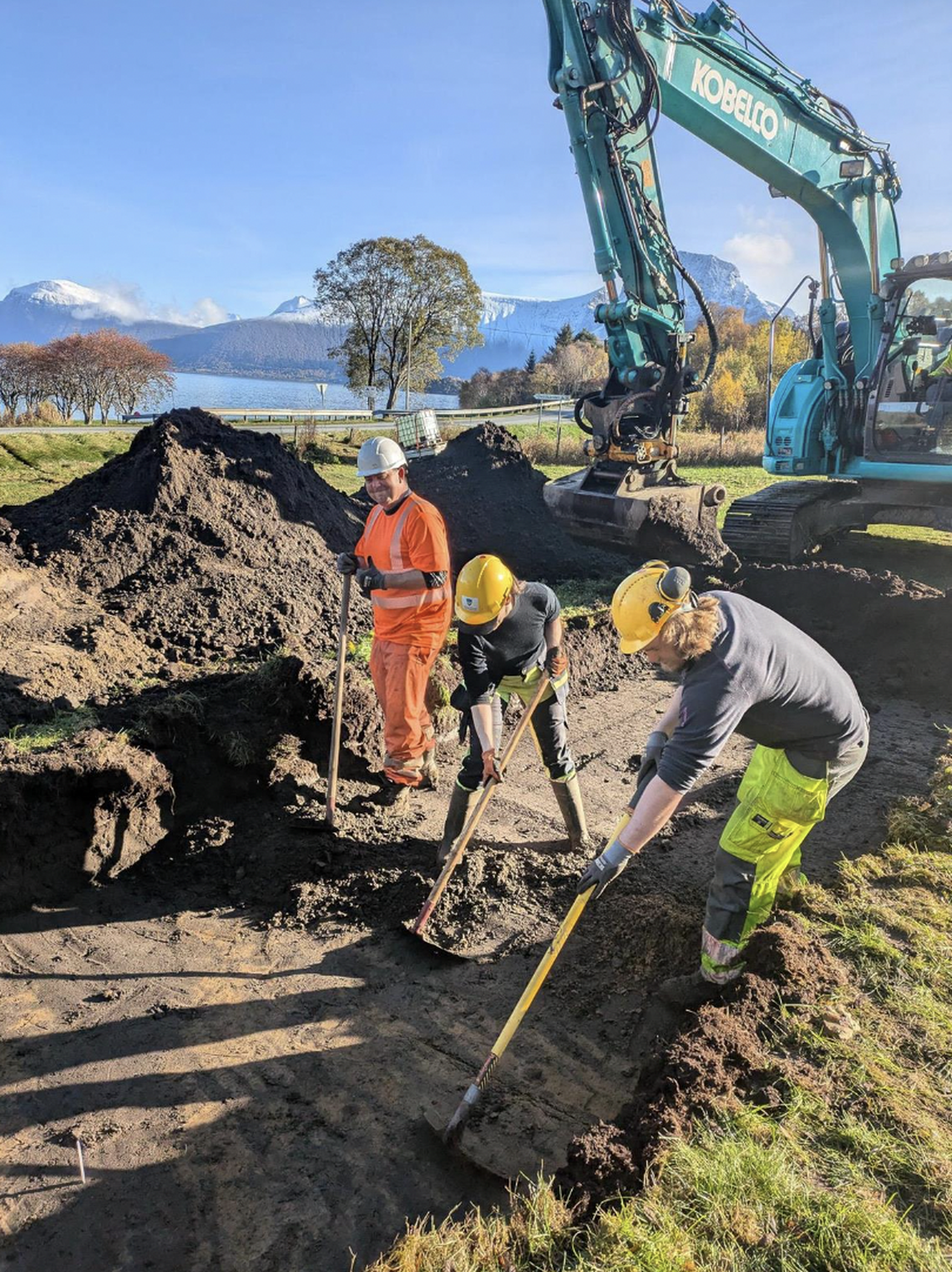 Archaeologists unearthing the longhouse remains