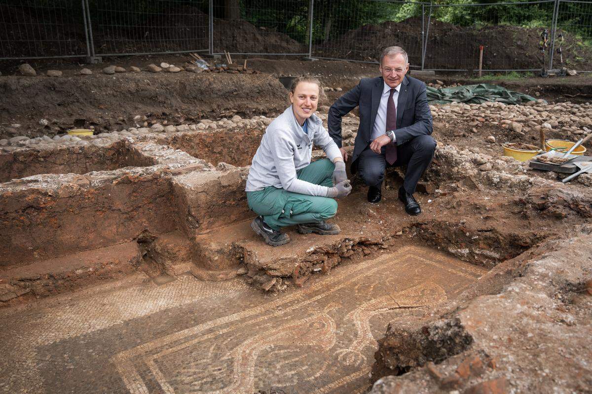 The works of art were uncovered in a Roman building complex.