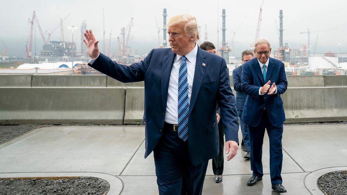 Will former President Donald Trump take the stand in his “hush money” trial in Manhattan? Legal experts say there are more risks than rewards.