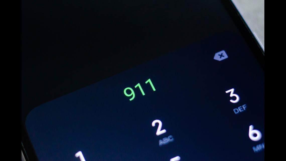 ​A 27-year-old hiker was rescued after suffering a severe leg injury in the New Hampshire mountains, rescuers say.