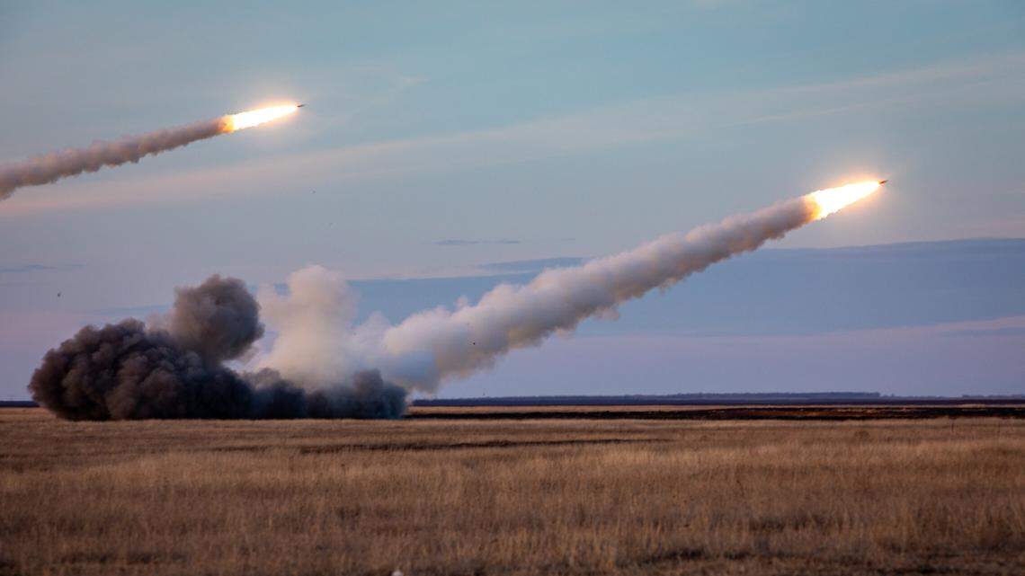 The U.S. government may soon authorize Ukraine to fire long-range missiles deep into Russian territory. Experts say this would mark a significant escalation in the war.