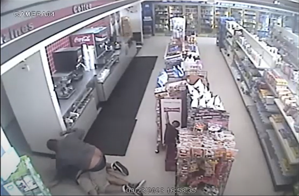 Chaidez attacked the good Samaritan and continued to punch him in the face after he went unconscious, deputies said.