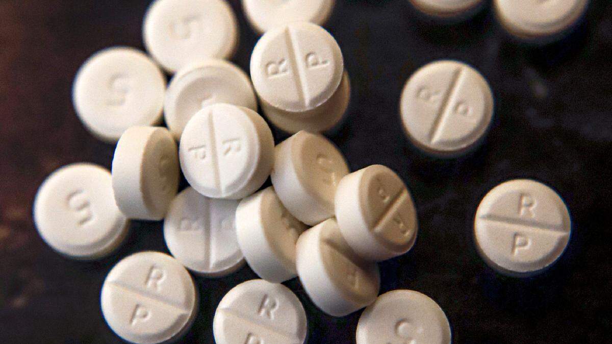A West Virginia doctor who officials say operated a clinic in Ohio was convicted on charges of unlawfully prescribing opioids such as oxycodone, according to an indictment.