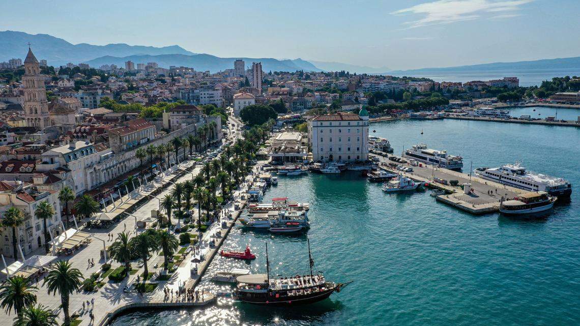 Divers recently discovered several ancient Roman artifacts off the coast of Croatia, video footage shows.