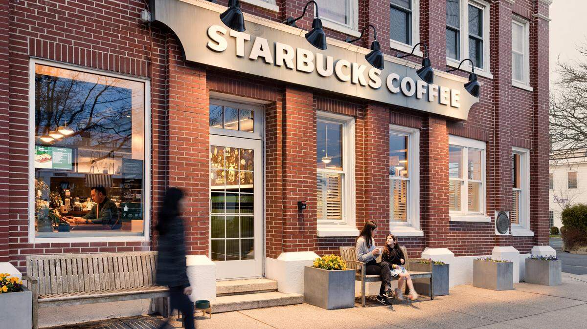 An apple-flavored drink is returning to the Starbucks menu Oct. 9.