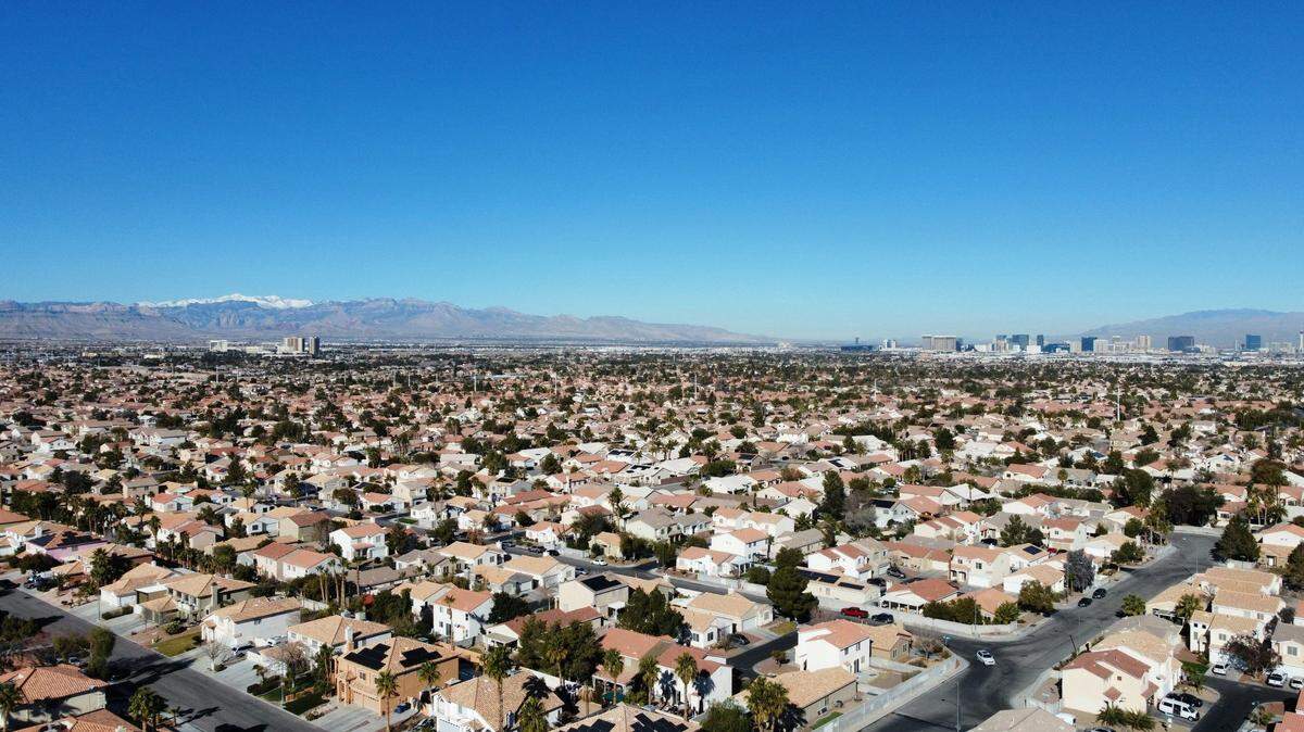 A group of Democratic lawmakers recently introduced a bill that would subsidize reflective roofing for American households.