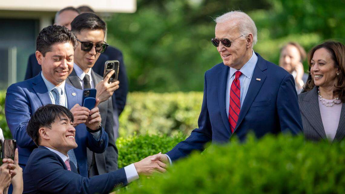If President Joe Biden were to withdraw from the 2024 race, would his replacement face challenges with ballot access? Experts weigh in.