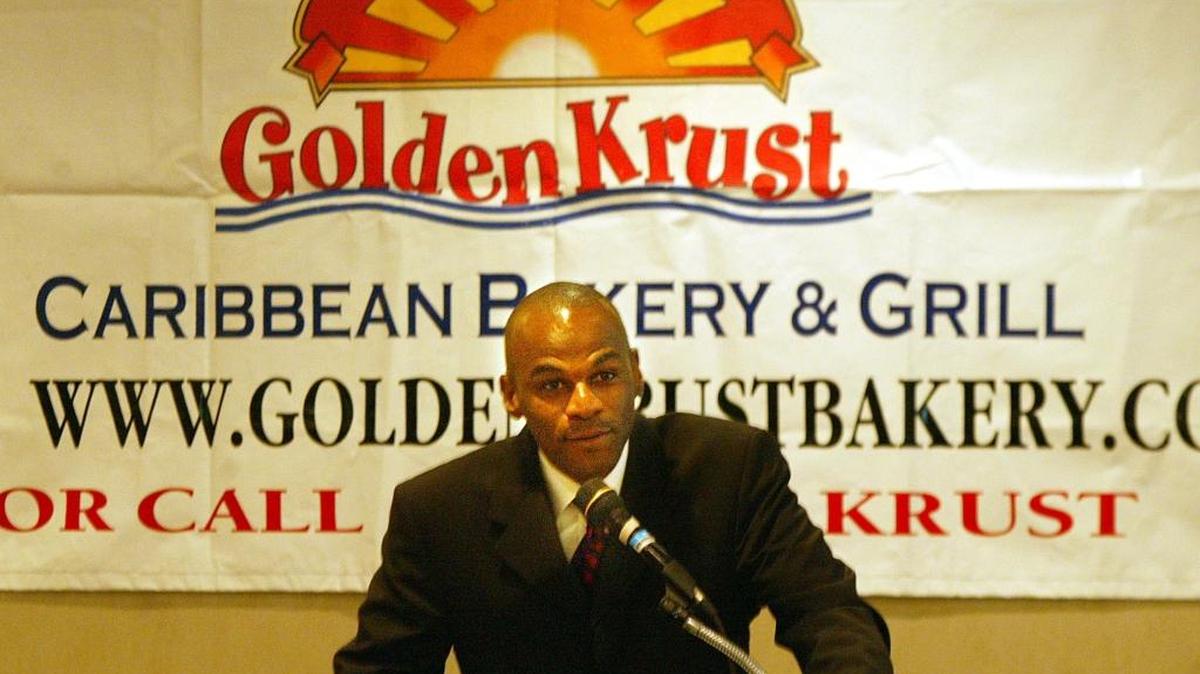 Lowell Hawthorne, president of Golden Krust, talks to prospective franchise holders during a 2004 visit to South Florida.