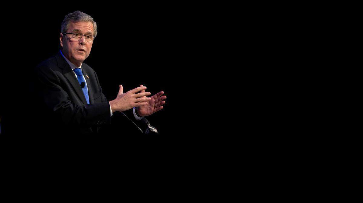 
FILE - In this Feb. 4, 2015 file photo, former Florida Gov. Jeb Bush speaks at a Economic Club of Detroit in Detroit. 
