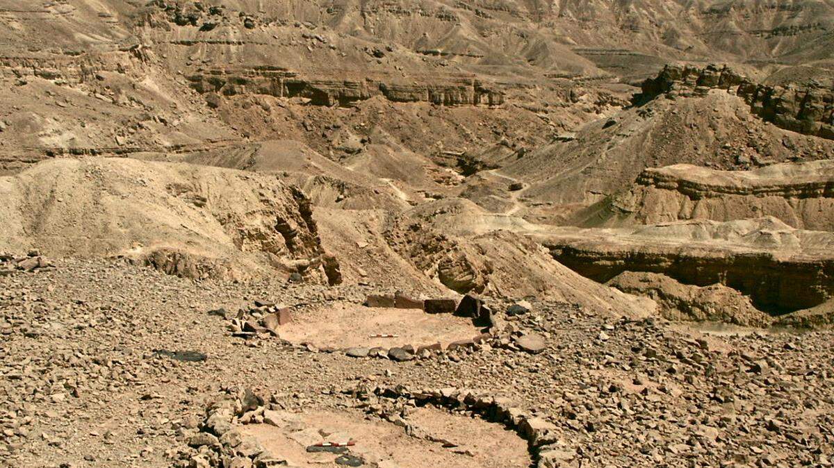 Travelers consulted “professional sorcerers” about 400 years ago, Egyptian artifacts reveal, officials said.